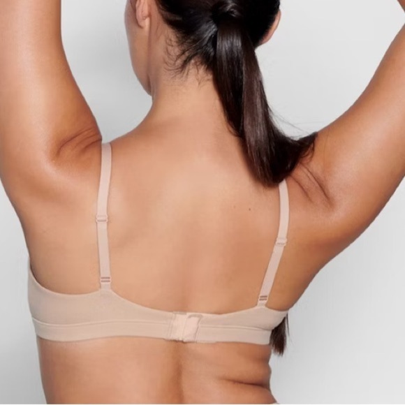 SKIMS Crossover Bralette Size Large Tan Fits Everybody No Underwire Soft V Neck - Picture 4 of 15